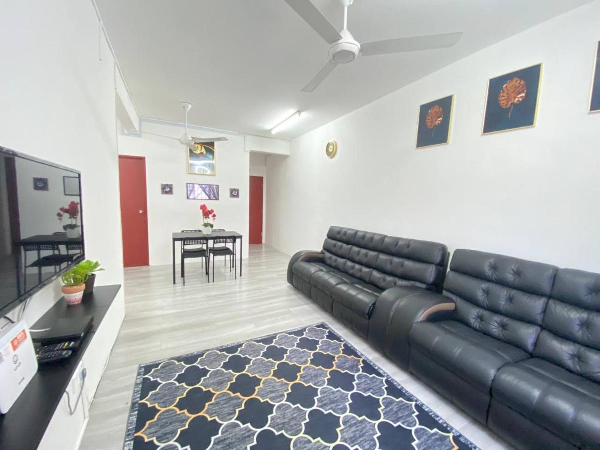 Affan01 Dekat Pantai Batu Buruk Apartment *